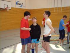 Clemens, Philipp und Michaela diskutieren ber die Ergebnisse.