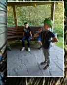 Riesengaudi in der "Schießbude": Menowin, Tim-Luca und Lean beim "Fliegenfang"