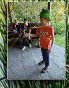 Riesengaudi in der "Schießbude": Menowin, Tim-Luca und Lean beim "Fliegenfang"