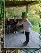 Riesengaudi in der "Schießbude": Menowin, Tim-Luca und Lean beim "Fliegenfang"