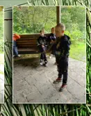 Riesengaudi in der "Schießbude": Menowin, Tim-Luca und Lean beim "Fliegenfang"