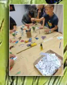 beim Basteln der "Klammerfrösche"