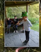 Riesengaudi in der "Schießbude": Menowin, Tim-Luca und Lean beim "Fliegenfang"