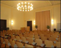 Der Blick zur Bühne.